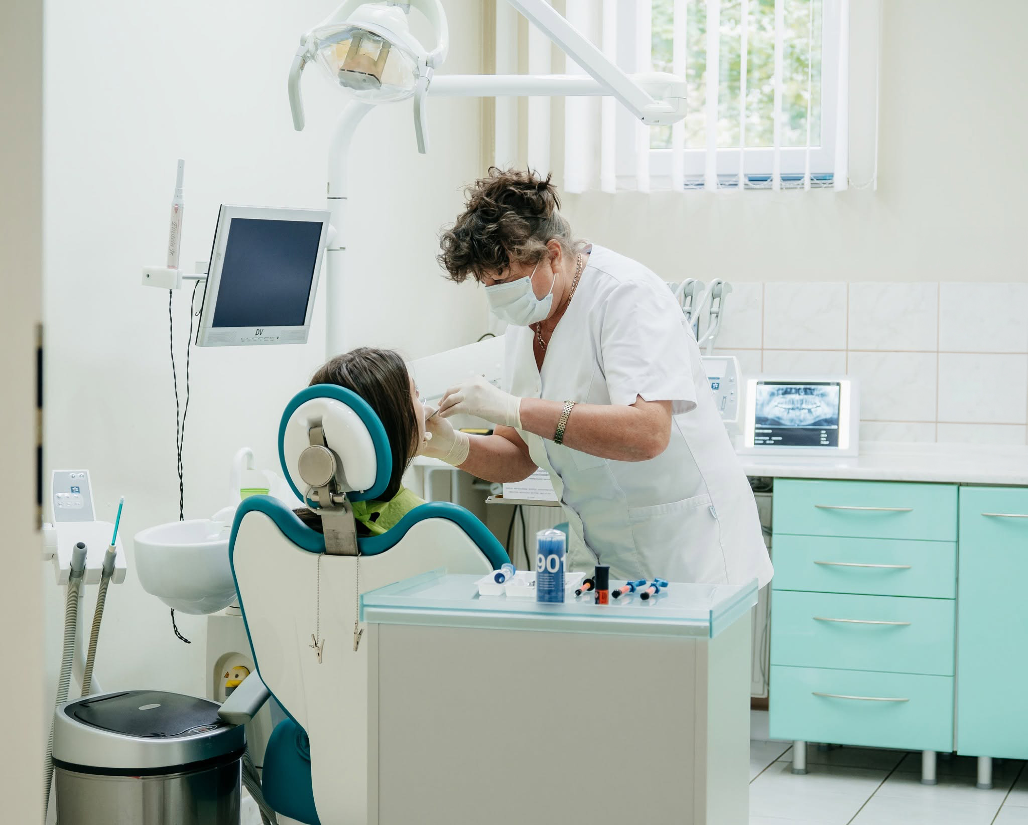 Praca przy pacjencie — stomatologia zachowawcza