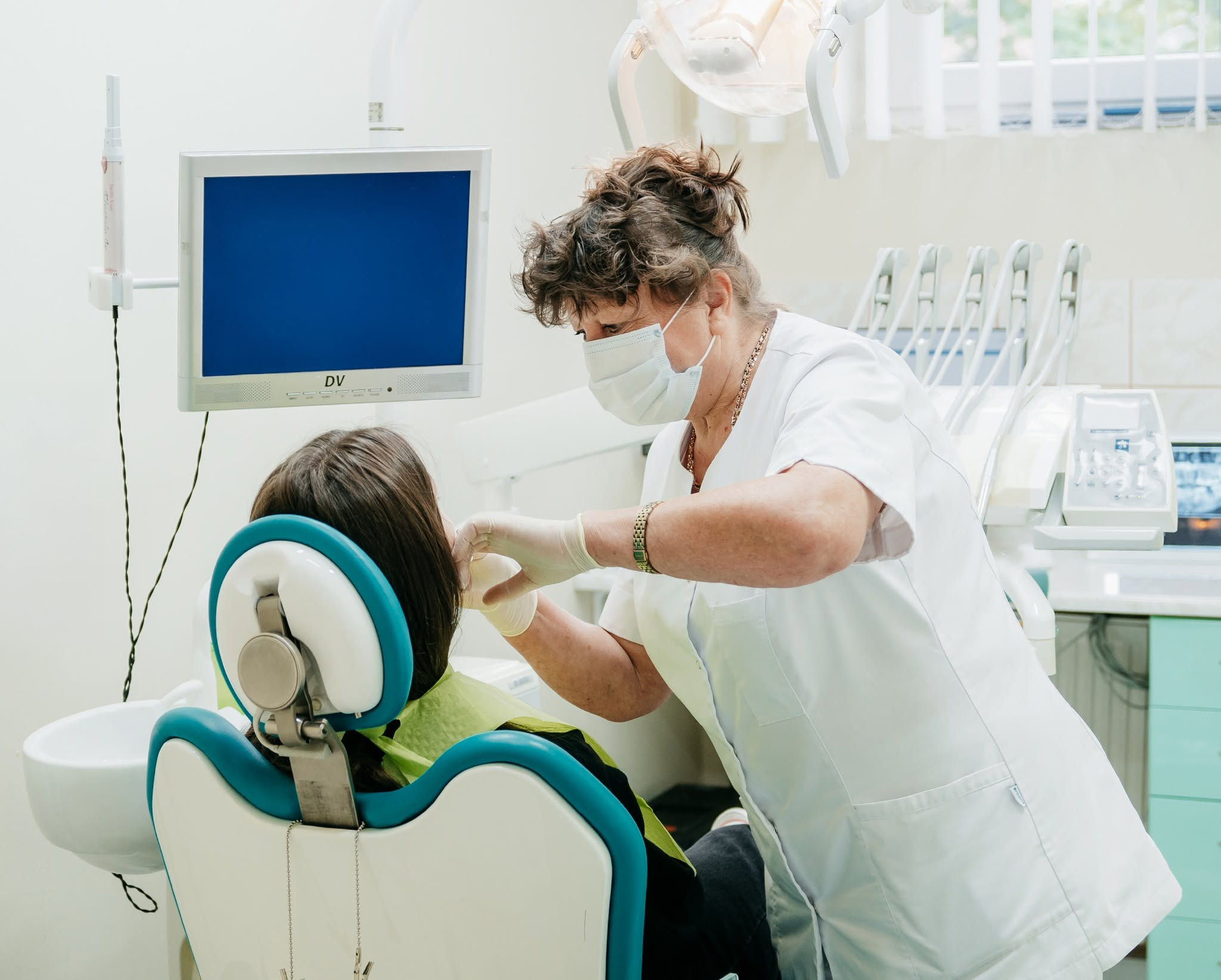 Praca przy pacjentce — stomatologia zachowawcza